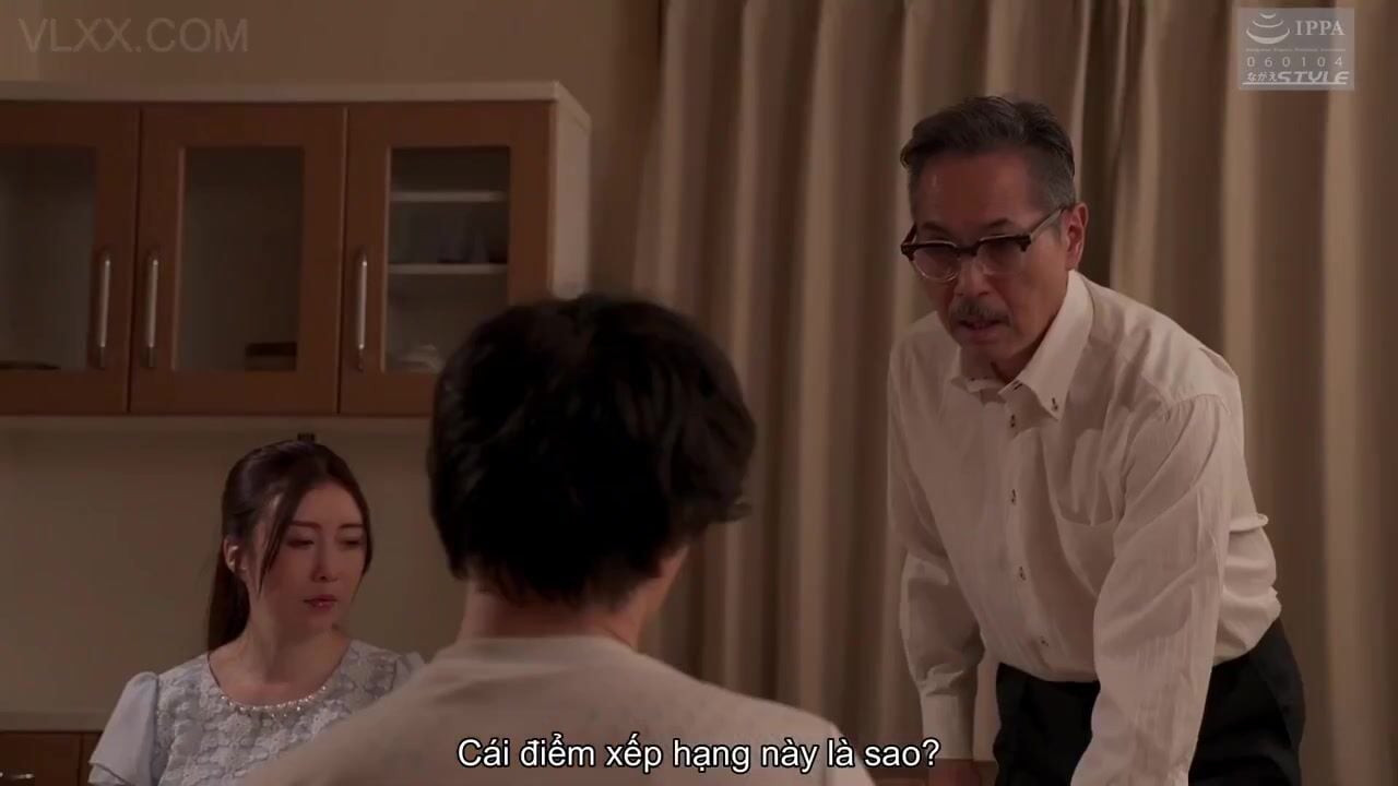 Bà mẹ kế hỗ trợ cậu con chồng thỏa mãn nhu cầu xác thịt